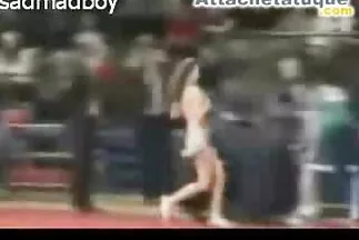 فتاة لطيفة وضعت مشطًا في كسها واستمتعت تنزيل مقاطع سكس عربية به.