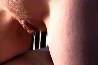 خلع الرجل ملابسه واستمتع تنزيل مقاطع سكس عربية بثقوب زوجته