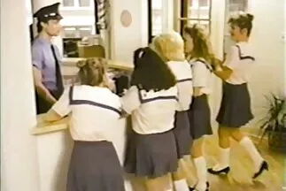 ارتد المتأنق في وضع متسابق على عضو من صديق. مقاطع فيديو سكس عربي سوري