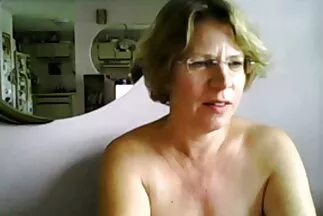 حاولت الفتاة الصغيرة الطيعة مص قضيب مقاطع سكس فيديو عربي شريكها