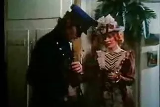 شقراء جميلة توجه ديك في مقاطع سكس فيديو عربي كس