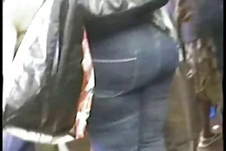 انه يمارس مقطع فيديو سكس اجنبي وعربي الجنس مع فتاة مع تجعيد الشعر تماما مع ديك لعق.