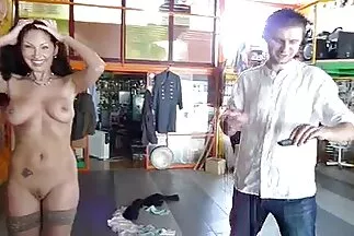 قام برفع التنورة على صديقته ومارس الجنس مع الفتاة في سكس عربي مقاطع فيديو السرير.