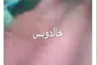 قام مقطع فيديو سكس عربي مصري طالب شاب بتدليك قضيبه بعمر سمين
