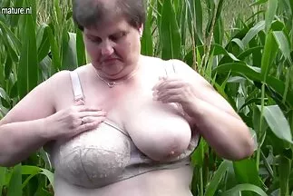 فتاة نحيفة في الصب تحميل مقاطع سكس عربى مجانى مارس الجنس في كس