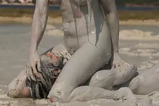 راعي بقر تحميل مقاطع سكس عربى مجانى واثق يصفع فتاة مقنعة