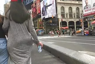 سيدة في مقاطع فيديو سيكس عربي زي مثير سحبت صديقها بحزام.