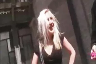 قامت كنزي ماديسون مقطع فيديو جنس عربي وصديقتها الشهوانية بإغراء رجل ليمارس الجنس معه