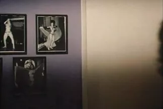 يفرك مقاطع فيديو سكس مترجم عربي على الحمار فتاة مثيرة العصير.