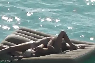 امرأة سمراء وشم تنزلق مقطع فيديو سكس عربي على قضيب عشيقها