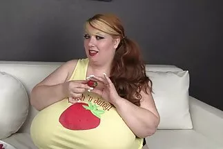 جلست المرأة مقاطع فيديوجنس عربي البدينة على القضيب مع فطيرتها الحميمة.