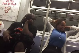 الرجل الذي يرتدي نظارة احلى مقاطع فيديو سكس عربي طبية مارس الجنس مع العجل في بوسها الجميل