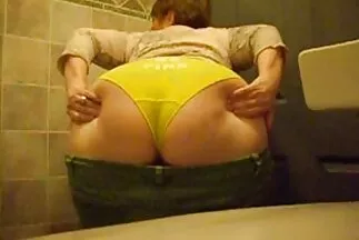 فتاة متعرجة تستحم وهي غير مدركة مقطع فيديوسكس عربي للتصوير