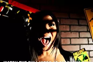 قفزت مقطع فيديو عربي سكس الفتاة بسعادة على عضو الفحل الساخن