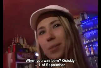 يباشر الذكر مقاطع فيديوسكس عربي بغير خلع سروالها من الجمال حتي لا يضيع الوقت.