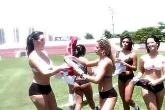 فتاة صغيرة تستمتع مع رجل كبير مقطع فيديو سكس عربي مصري