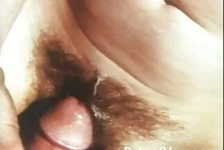 فتاة مضحكة تحاول إرضاء سكس عربي مقاطع فيديو الرجل