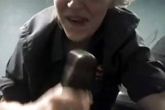 الرجل الشهواني يضرب العاهرة في مقاطع فيديوسكس عربي مؤخرتها بشغف