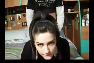 مارس الجنس من الفتحة التي يمكن الوصول مقاطع فيديو جنسية عربية إليها لسيدة في جوارب طويلة فيروزية