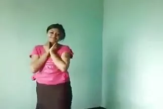 تقوم الفتاة بتلميع مهبلها مقاطع فيديو سكس عربي مجاني بلعبة