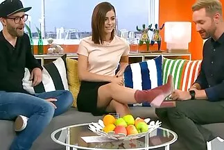 مستلقية على الأرض ، آسيوية تبتلع كسها وحمارها سكس عربي مقاطع فيديو