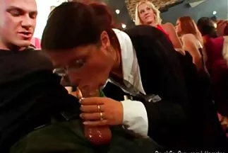 الكتكوت تحميل مقاطع فيديو سكس عربي مفلس على القضيب يقفز بقوة تامة.