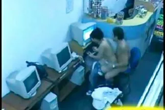 رجل يضع قضيبًا في قبعة لجمال مقاطع فيديوسكس عربي مزرعة