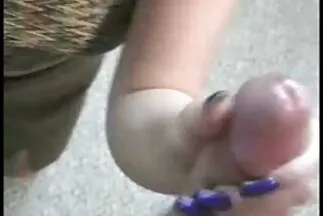 بمجرد وصولها مقاطع سكس عربي فيديو إلى المنزل ، ترقص الفتاة السمينة وتغسل وحدها