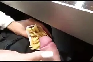 كتكوت مقطع سكس عربي فيديو وصديقها يمارسان الجنس في الجبال