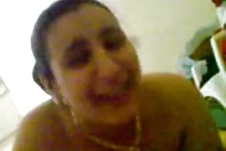 سيدة رائعة تداعب نفسها مقاطع فيديو عربي سكس بشغف مع دسار