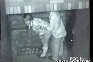 على مقطع فيديو سكس عرب السرير الكبير ، يشد الذكر المرأة السمينة