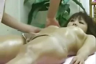 أحمر مقطع فيديو سكس عربي بالإصبع لها كس قائظ.