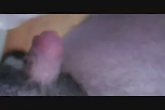 وضع الرفيق الوحشي مقطع فيديو سكس عربي الأصلع رأسًا مجعدًا على عضو.