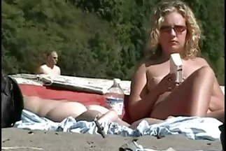 ولمنع طرد مقطع سكس عربي فيديو الزوج ، استلقت الزوجة تحت قضيب رئيسها الأسود الضخم