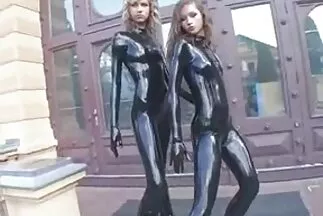 ربة سكس عربي مقاطع فيديو منزل تلامس كسًا متضخمًا ملقى على جانبها