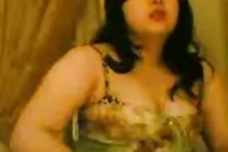 فتاة براقة مع الحمار العصير مارس الجنس في غرفة مقطع فيديو عربي سكس المرجل