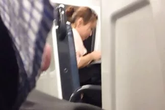 الفرخ السمين يستمني مقطع فيديوسكس عربي في الماء الأصفر