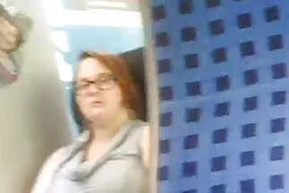 سيدة تحميل مقاطع فيديو سكس عربى شابة لا تشبع تخلع ملابسها أمام الكاميرا