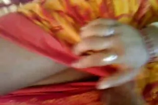 تخلع سراويلها الداخلية وتدلك الفتحة بهزاز مقطع سكس فيديو عربي للاسترخاء