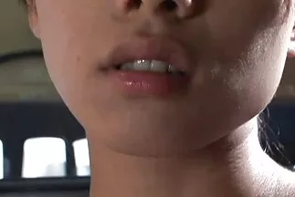 بنظرة جادة ، الأم تعلم تحميل مقاطع سكس عربي للجوال الجنس للصغار