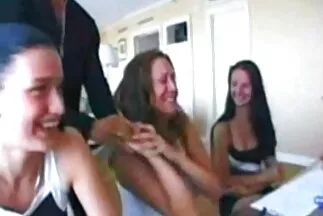 الفرخ الفاخر يأخذ ديك إلى الأرض مقاطع فيديو سكس اجنبية مترجمة للعربية مع كس