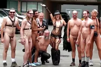 الفرخ الخبيث يفرك بوسها مقاطع فيديو جنس عربي على الوسادة