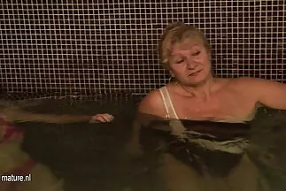 الجنس في افلام سكس عربي مقاطع فيديو السيارة مع الحبيب الجذاب للأماكن غير العادية.