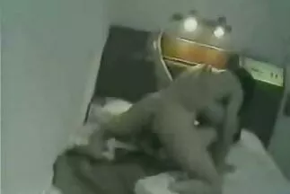 بحضورها قطعت مشاهدة مقاطع فيديو سكس عربي الأم جنس ابنتها مع زوج أمها.