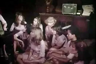 ليزا آن تعطي نفسها للرجال وتتأوه بضعف من مقاطع فيديوسكس عربي الضجة