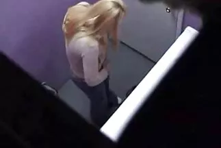 كان هناك حفلة مقاطع سكس عربي فيديو متأرجحة غير محتشمة في النادي.