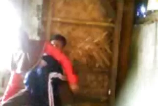 فتاة ذات شعر أحمر تمسك بفرجها و تنزيل مقاطع فيديو سكس عربي cums في بخ