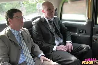 قيدت يدي شريكها وبدأت مقطع فيديو سكس عربي تقفز بنشاط على عضو كس.