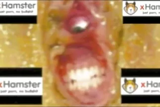 فتاة براقة مقاطع سكس عربي فيديو تستمني عارية على الأريكة