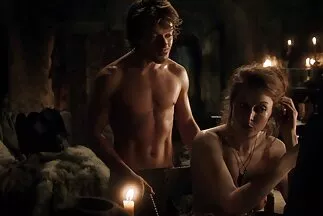 يمتص القضيب بعناية بفمه المدرب. مقاطع فيديو سكس عربي افلام